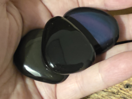 Regenboog obsidiaan platte steen