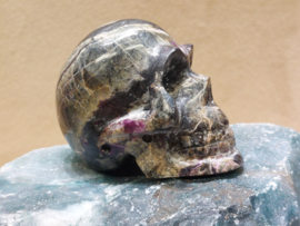 Stichtiet met serpentijn human skull, Australië