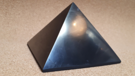 Shungit piramide 10cm