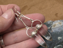 Bergkristal oorbellen met maansteen in zilver