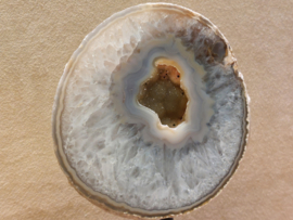 Agaat geode op standaard