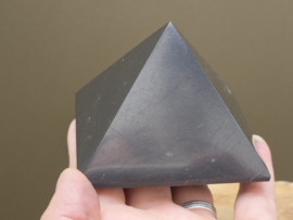 Shungit piramide 8 cm