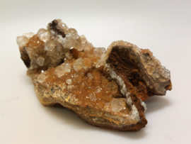 Calciet met hematiet cluster uit Mexico