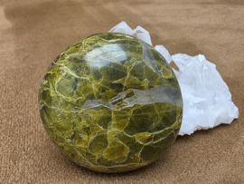 Groene opaal handsteen