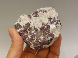 Purpuriet met albiet cluster