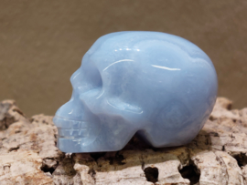 Blauwe chalcedoon of blue lace agaat human skull