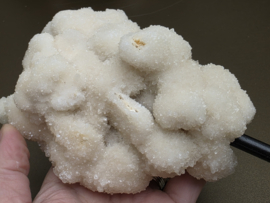 Spirit chalcedoon cluster op standaard uit Indonesië