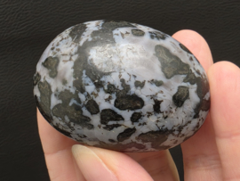 Gabbro merliniet of mystic merliniet handsteen