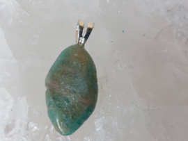 Blauwe paraiba kwarts hanger met zilveren oogje