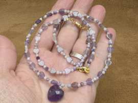 Amethist met charoiet en maansteen ketting met armband met goudkleurige sluitingen