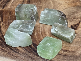 Groene calciet ruwe stenen, 6 stuks