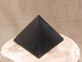Shungit piramide 10cm