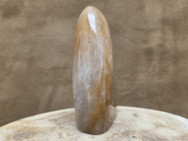 Golden healer sculptuur