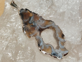 Agaat geode hanger in kneedbaar zilver