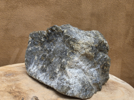 Labradoriet sculptuur half gepolijst