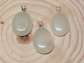 Jade hanger met zilveren oogje