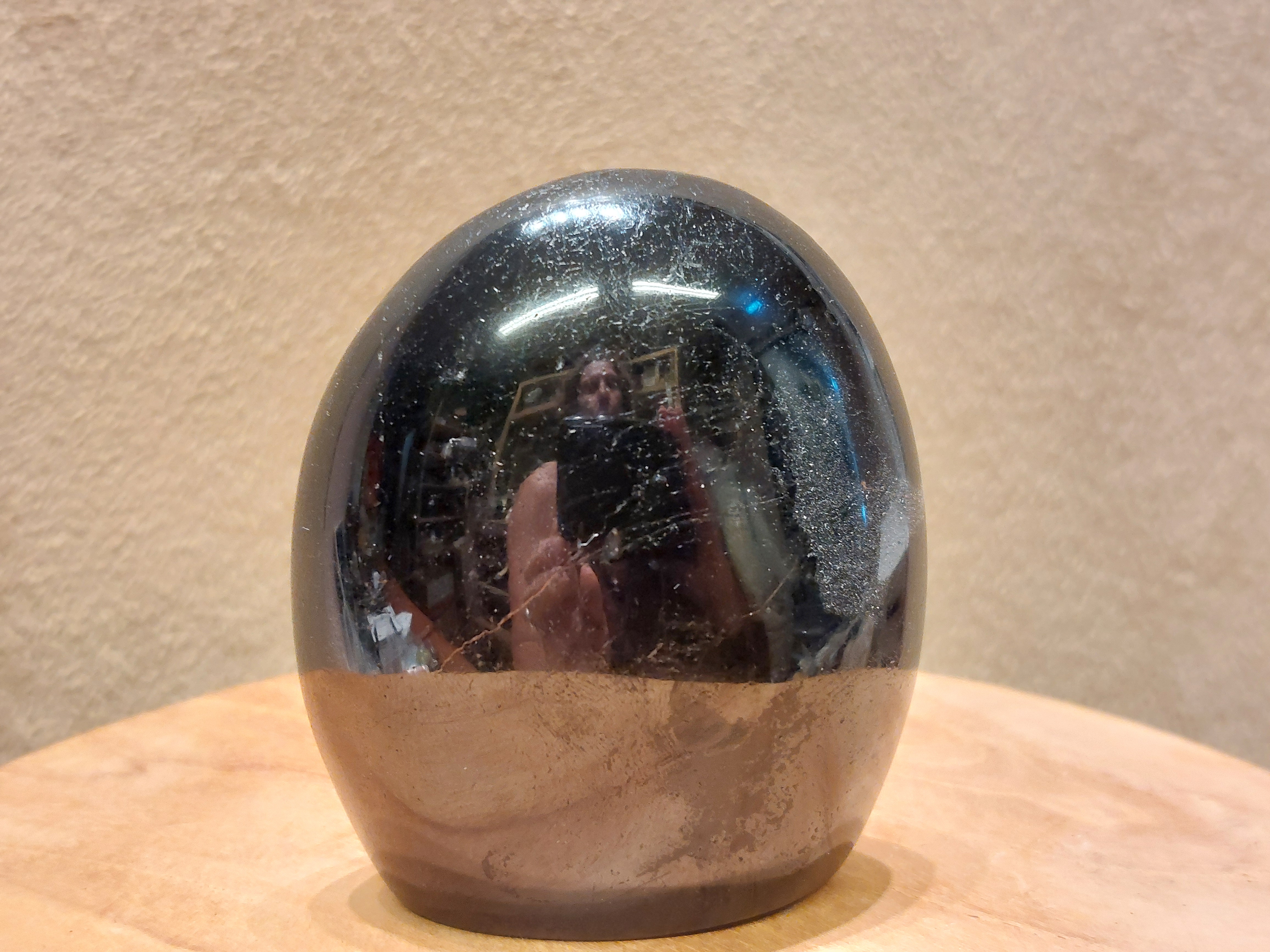 Zwarte toermalijn sculptuur