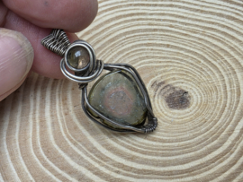 Watermeloen toermalijn in geoxideerd zilver, gewrapped door Karin Keur