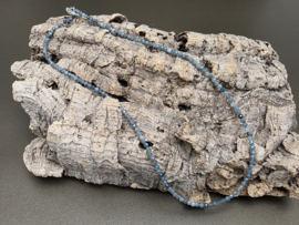 Blauwe toermalijn ketting facet geslepen