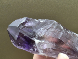 Amethist met rookkwarts punt natuurlijk gevormd