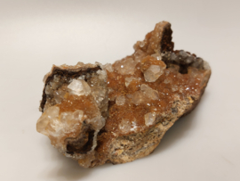 Calciet met hematiet cluster uit Mexico