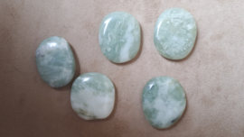 Jade platte steen