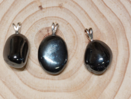 Hematiet hanger met zilveren oogje