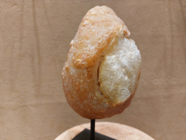 Agaat geode op standaard
