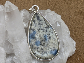 Azuriet van de K2 hanger in zilver