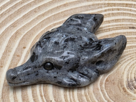 Larvikiet wolf hanger