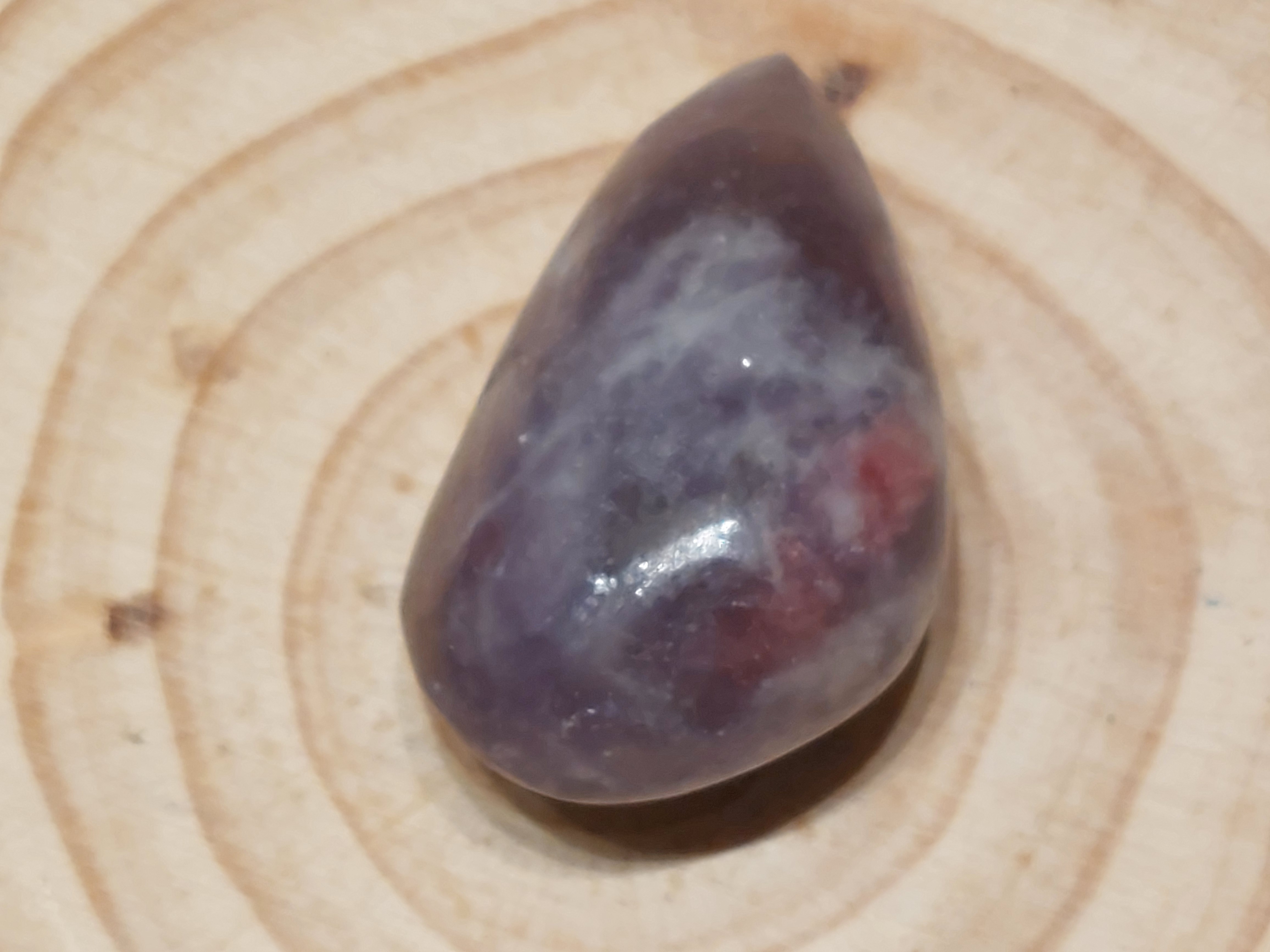 Lepidoliet met roze toermalijn hanger doorboord "unicorn stone"