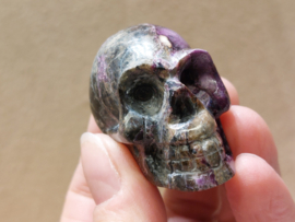 Stichtiet met serpentijn human skull, Australië