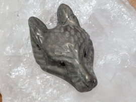 Pyriet wolf hanger doorboord