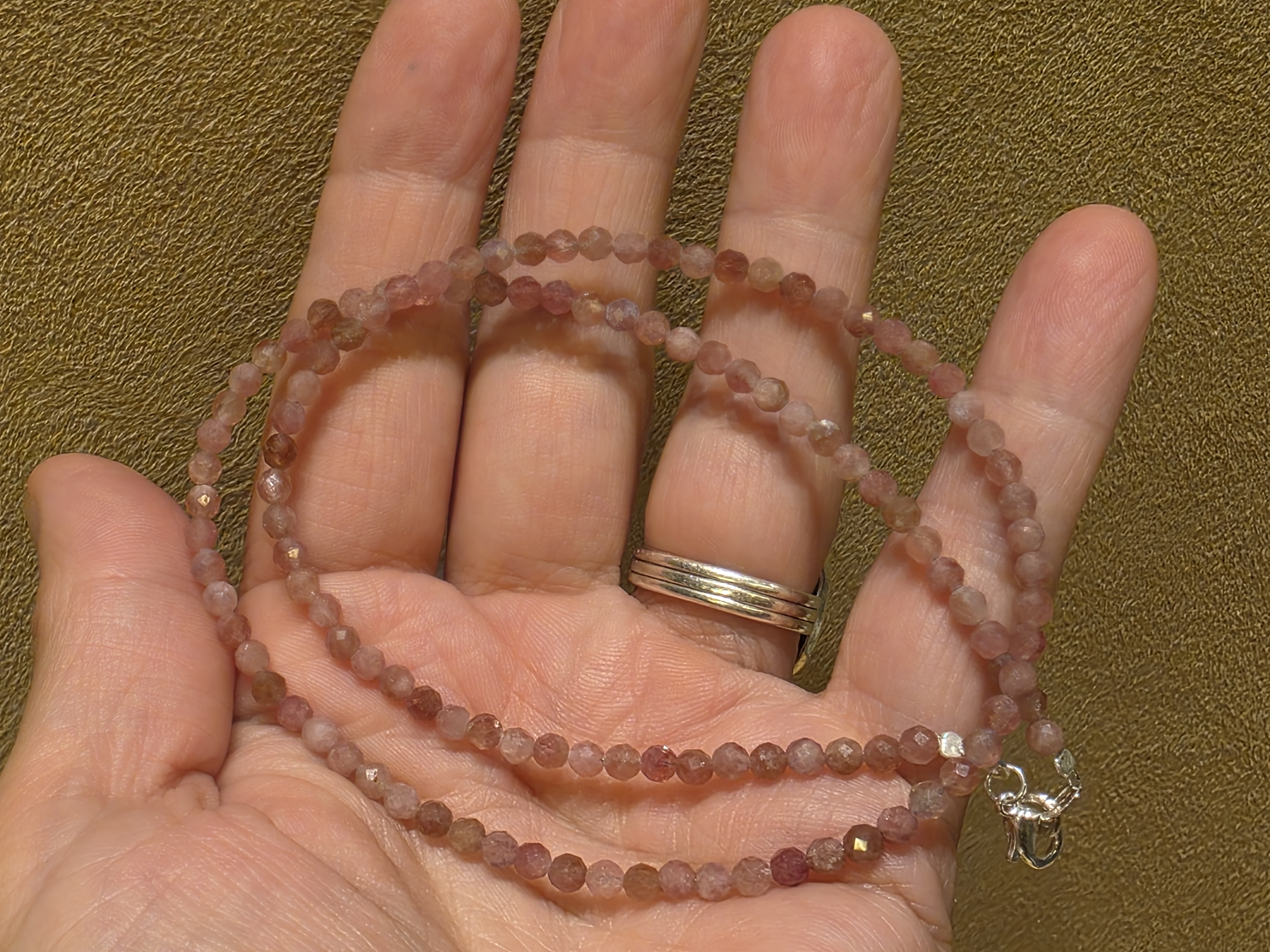 Roze toermalijn ketting facet geslepen
