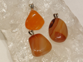 Carneool hanger met zilveren oogje