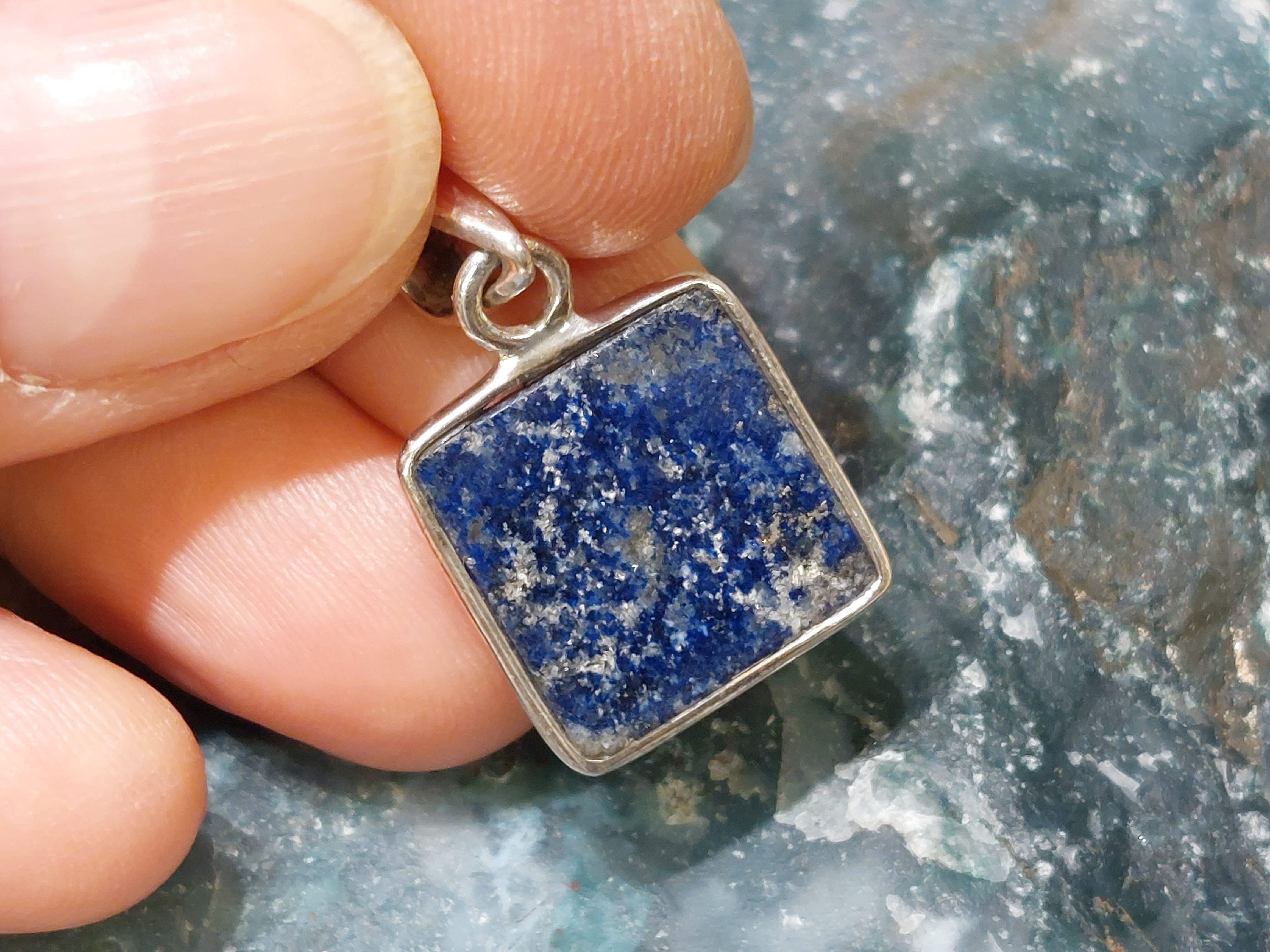 Lapis lazuli hanger in zilver