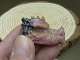 Rhodoniet baby draakje