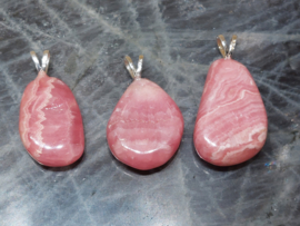 Rhodochrosiet hanger met zilveren oogje
