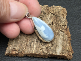 Blauwe owyhee opaal hanger in zilver