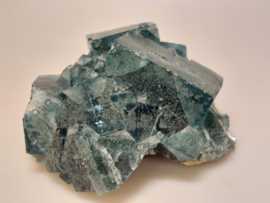 Fluoriet cluster uit Madagaskar, UV gevoelig