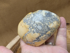 Maligano jaspis sculptuur half gepolijst