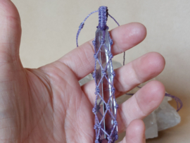 Amethist punt in macrame hanger