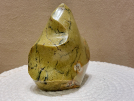 Groene opaal sculptuur/vlam