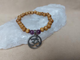 Houten armband met amethist.