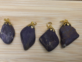 Purpuriet hanger goudkleurig kapje