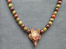 Ketting met drakenbloed jaspis wolf hanger
