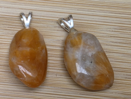 Vuurcalciet hanger met zilveren oogje