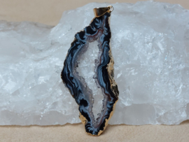 Agaat geode hanger in kneedbaar goud