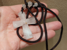 Ketting met rozenkwarts kruis