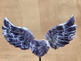 Amethist hart met vleugels op standaard